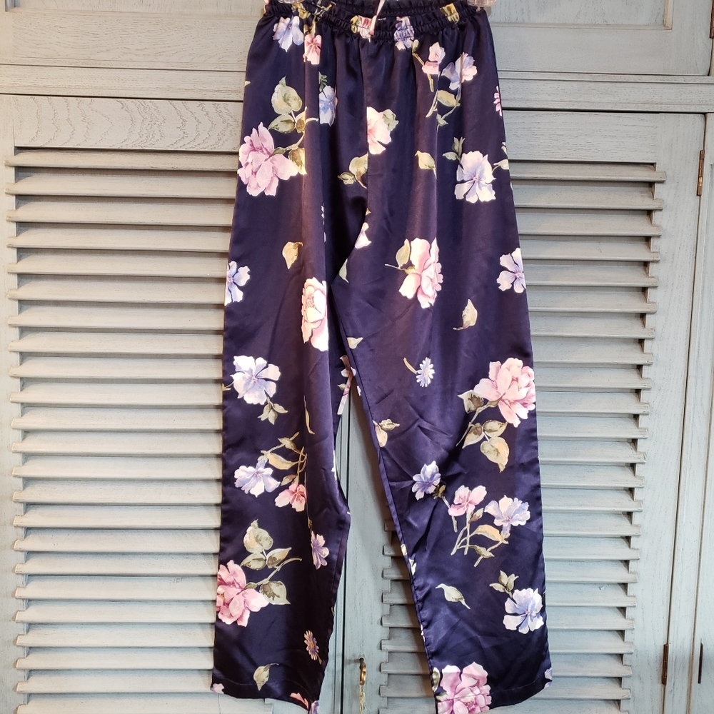 🎀Secret Treasures Women's Pajama Pant Size M Navy With Pink Flowers